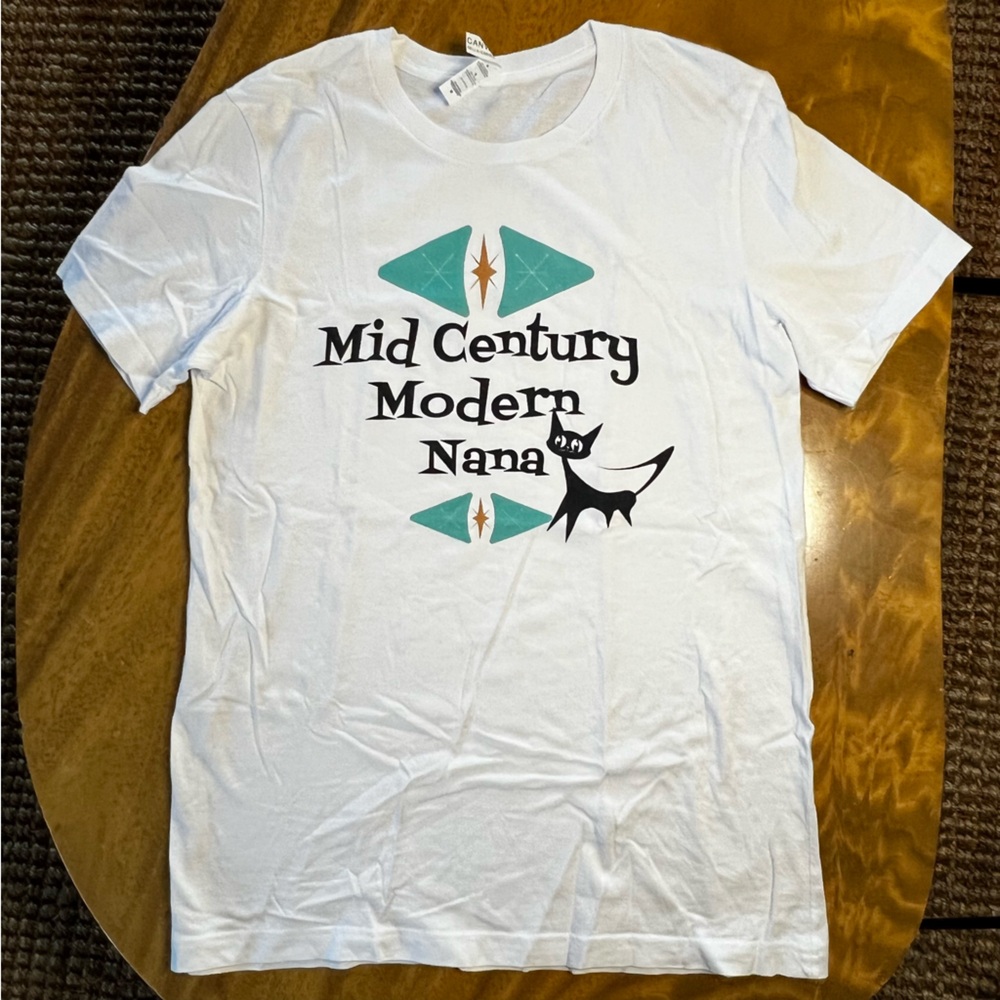 🌸SOLD ELSEWHERE 🌸Mid Century Modern Nana T Shirt